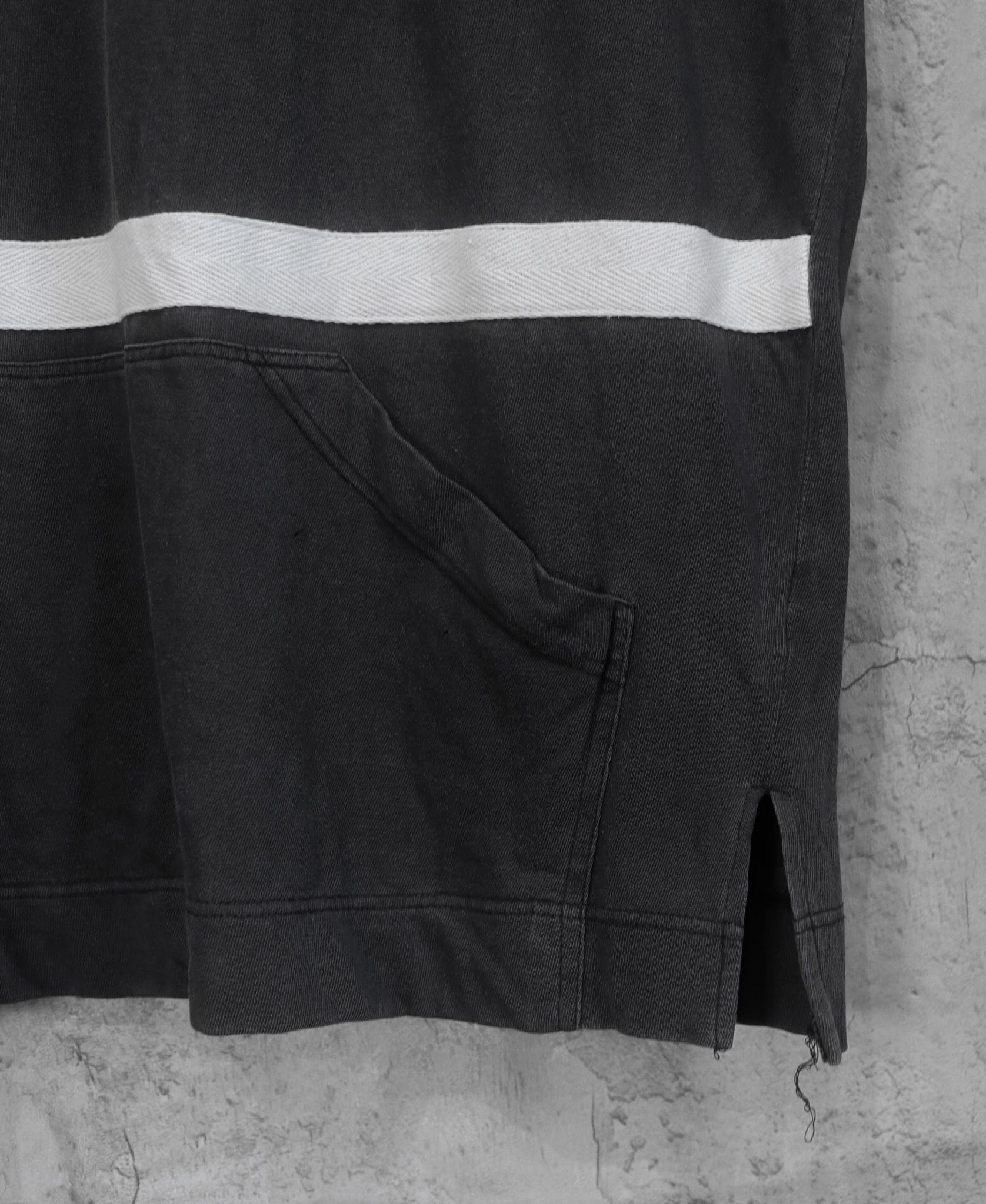 11.10.23 - VTG T-SHIRT - NIKE BOOTLEG 90s