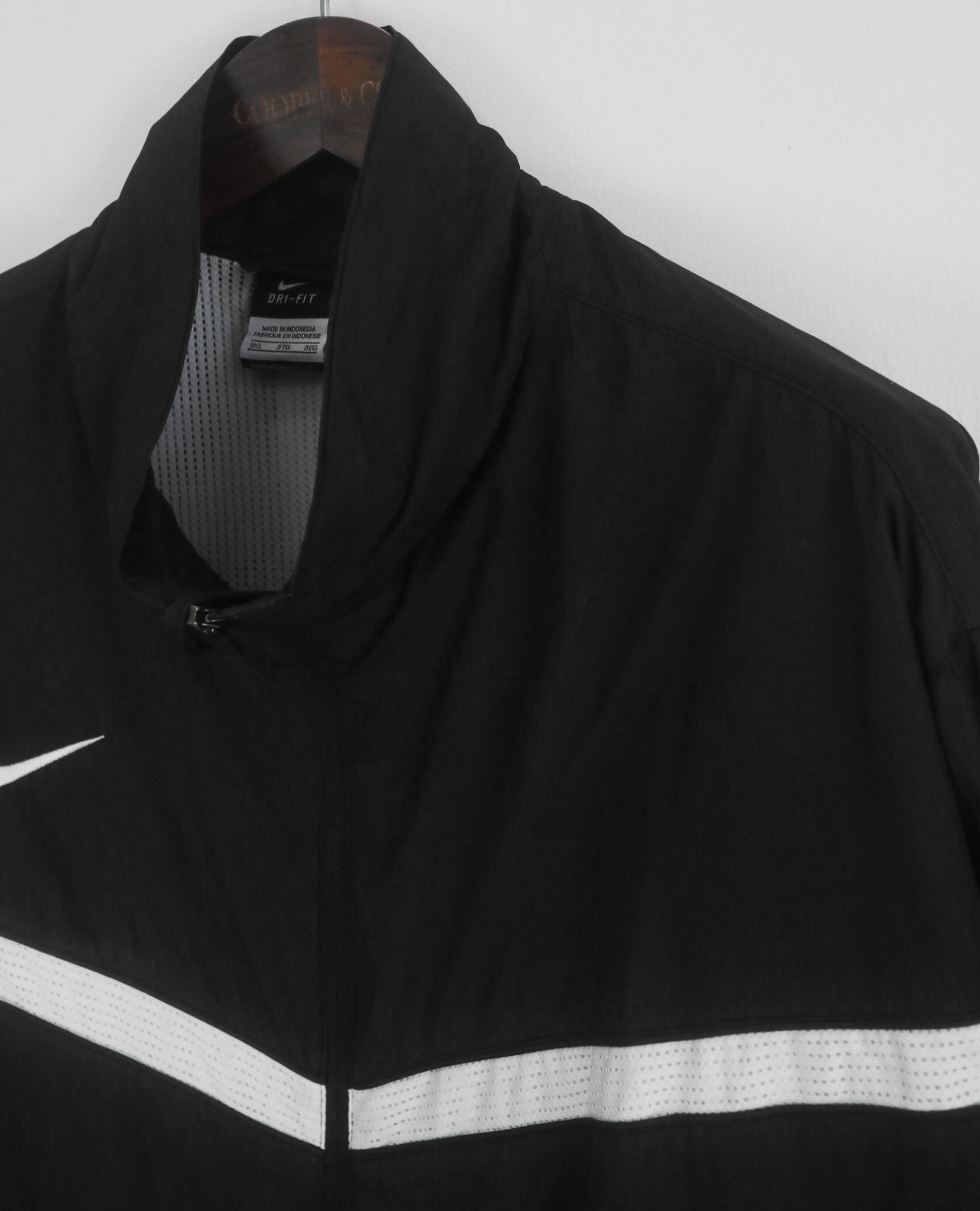 07.23.23 - VTG WINDBREAKER JACKET - NIKE