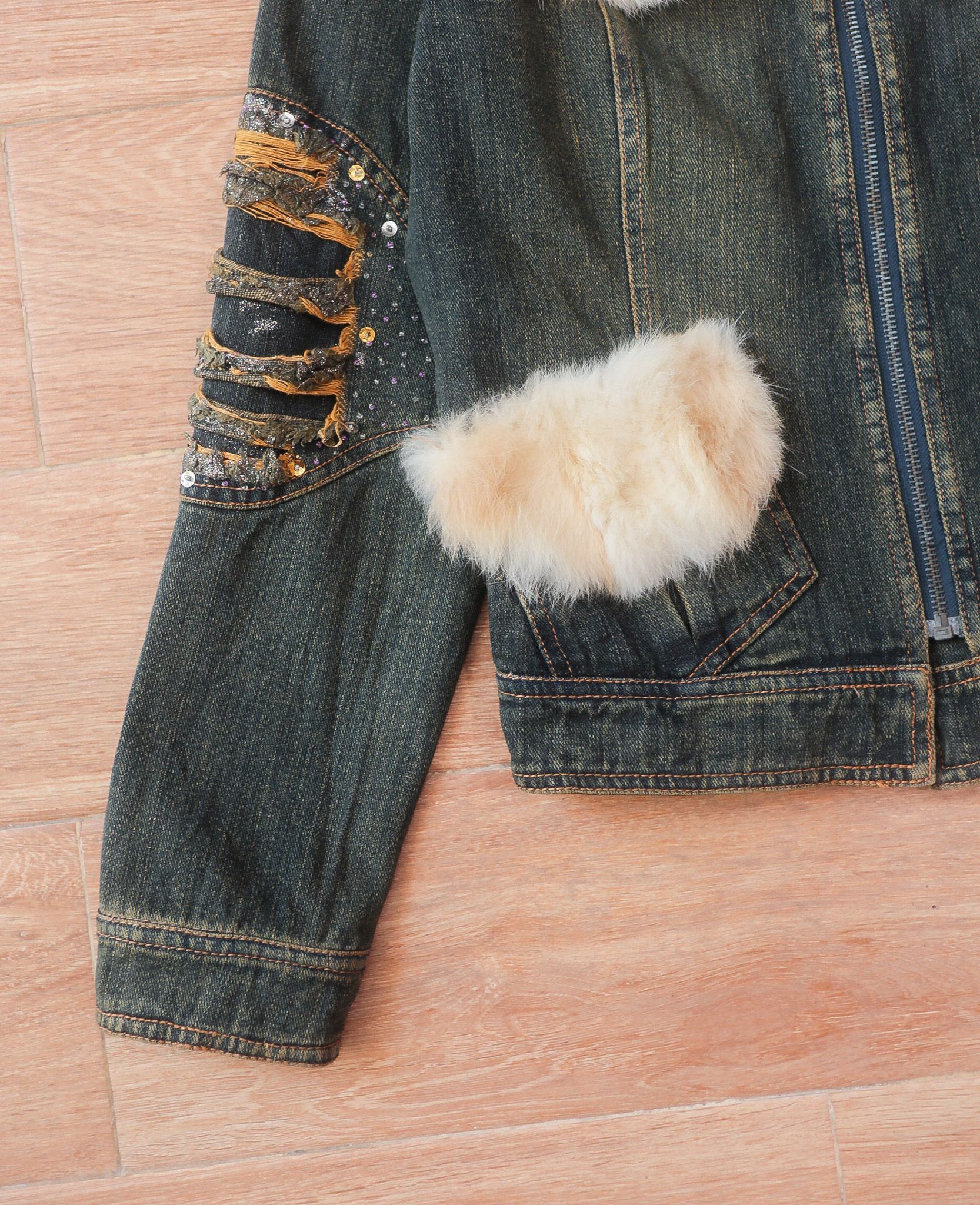 08.11.24 - VTG CROPPED DENIM JACKET - LANICE