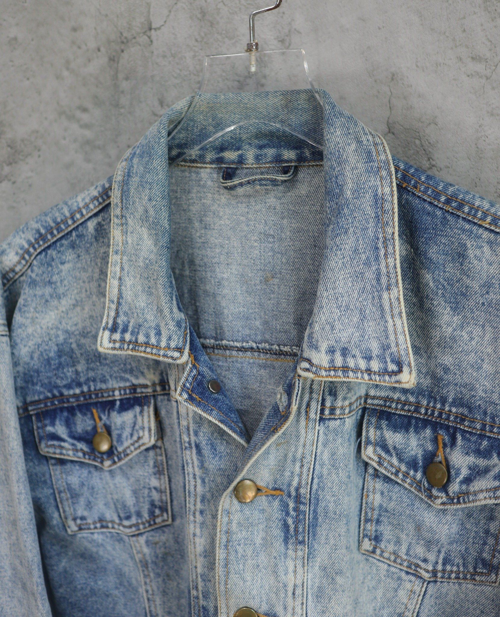 10.12.23 - VTG CROPPED DENIM JACKET