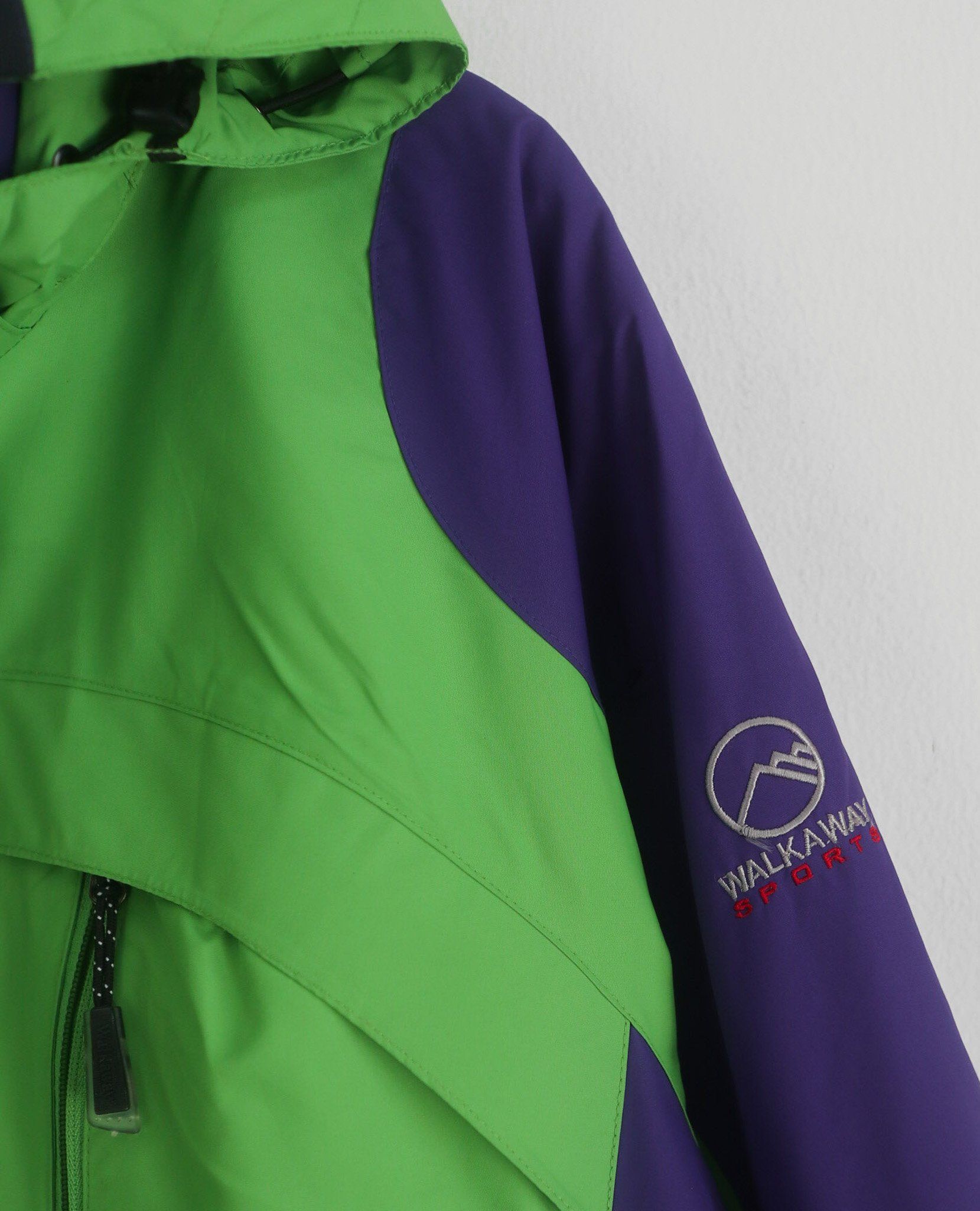 07.23.23 - VTG WINDBREAKER JACKET - WALKAWAY