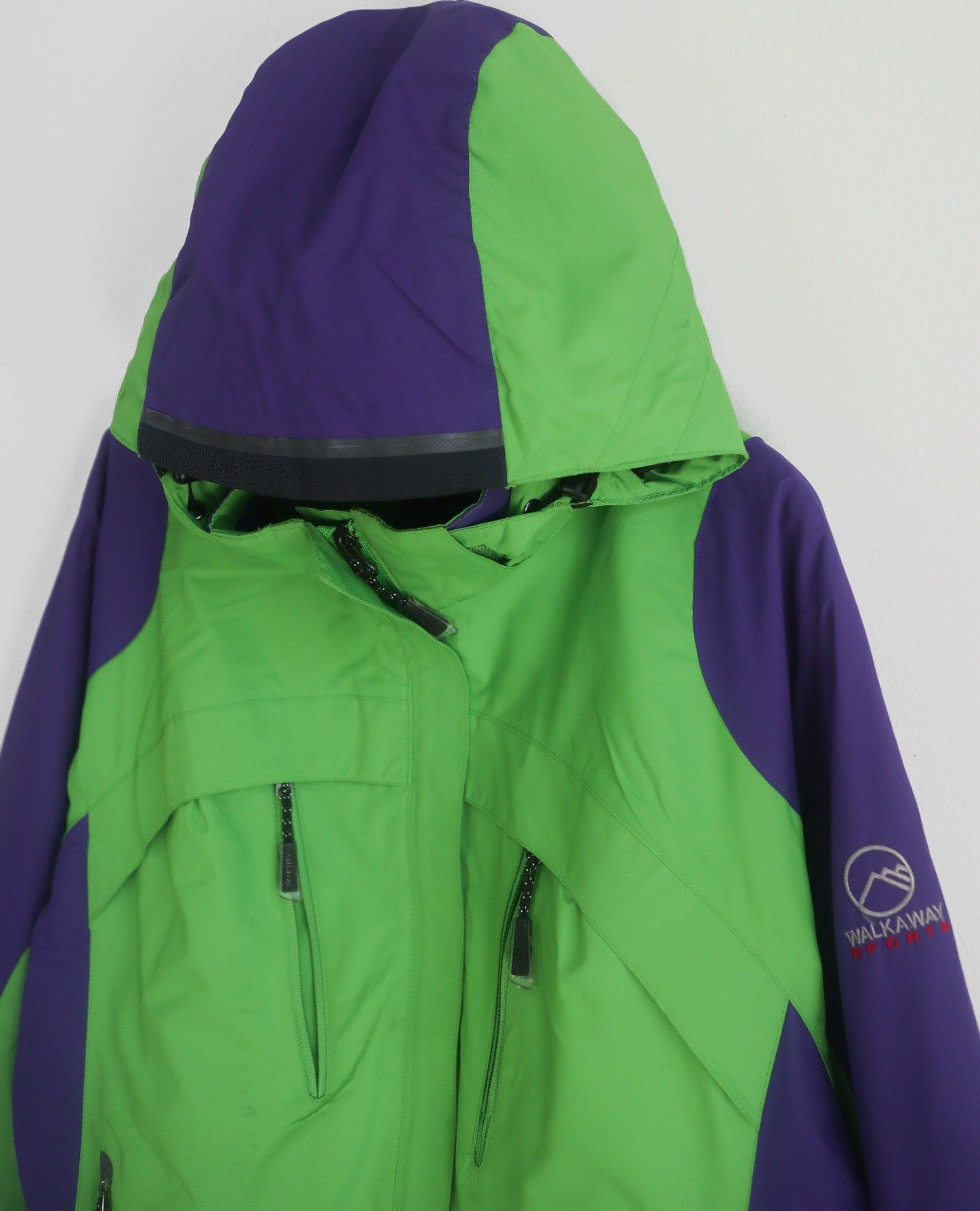 07.23.23 - VTG WINDBREAKER JACKET - WALKAWAY