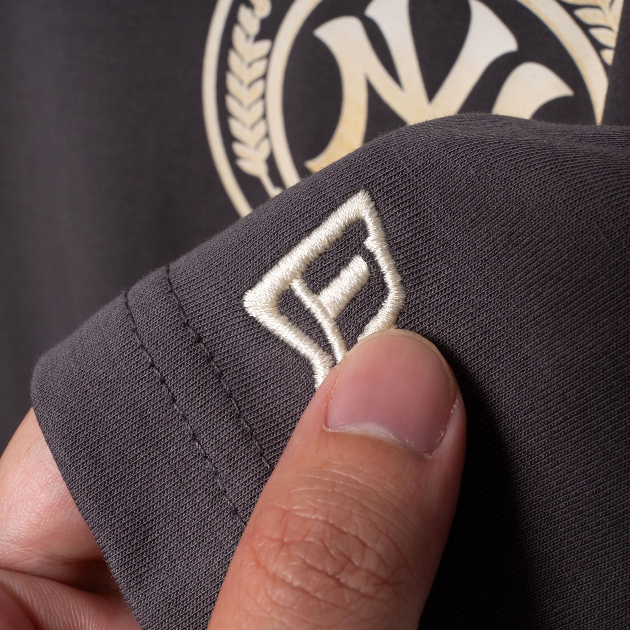 Tee NEW.ERA Logo NY Thêu