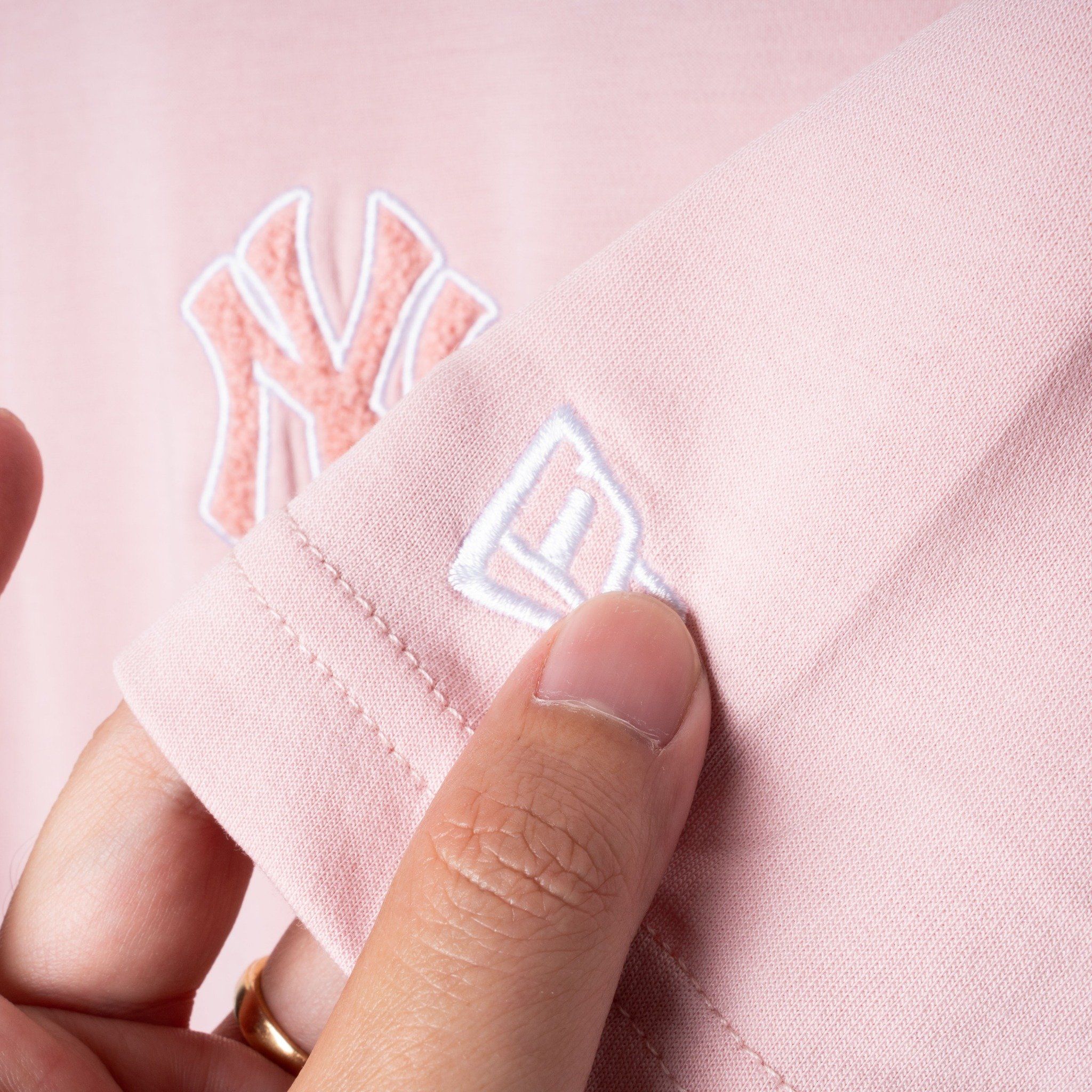 Tee NEW ERA Logo NY Thêu Xù