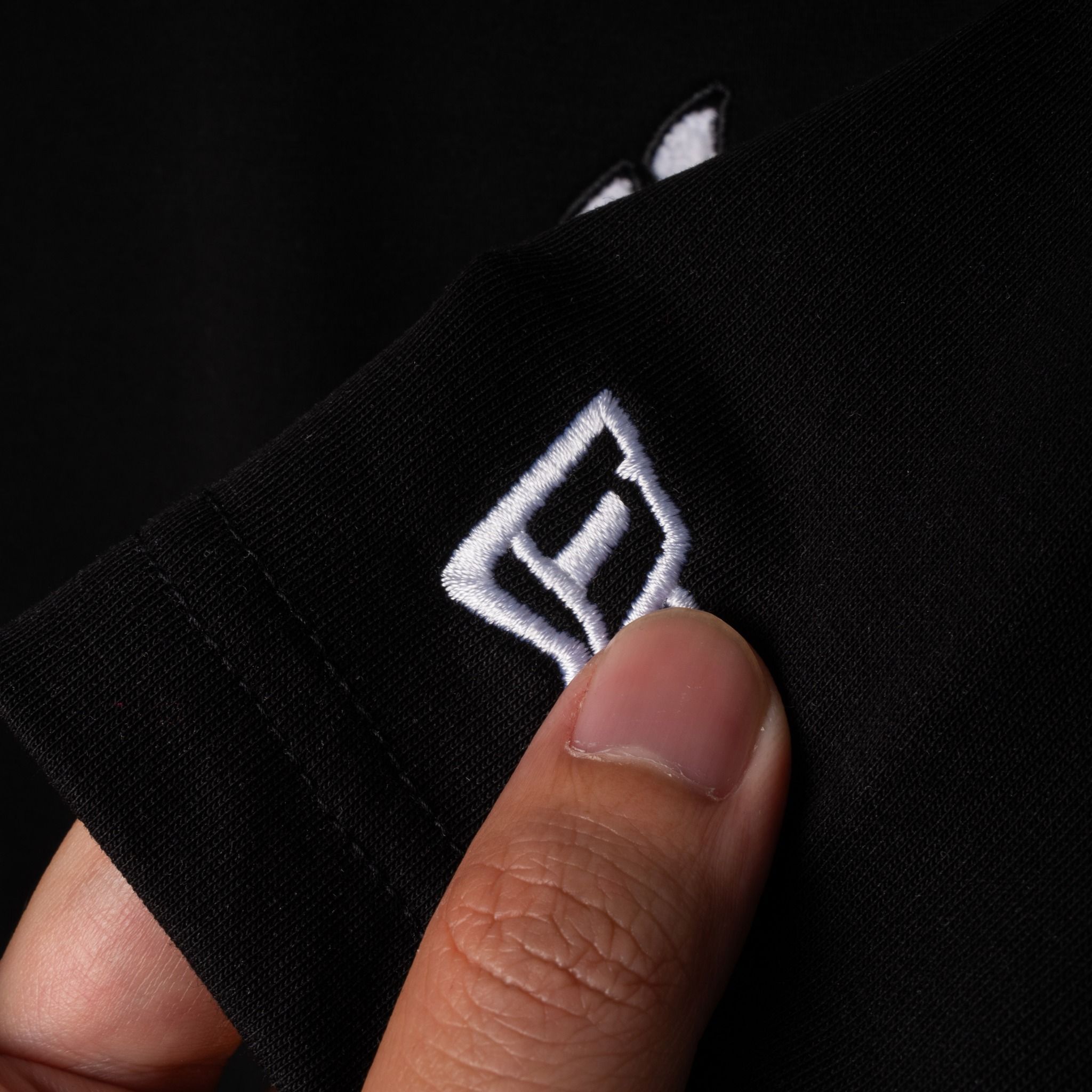 Tee NEW.ERA Logo NY Thêu Xù
