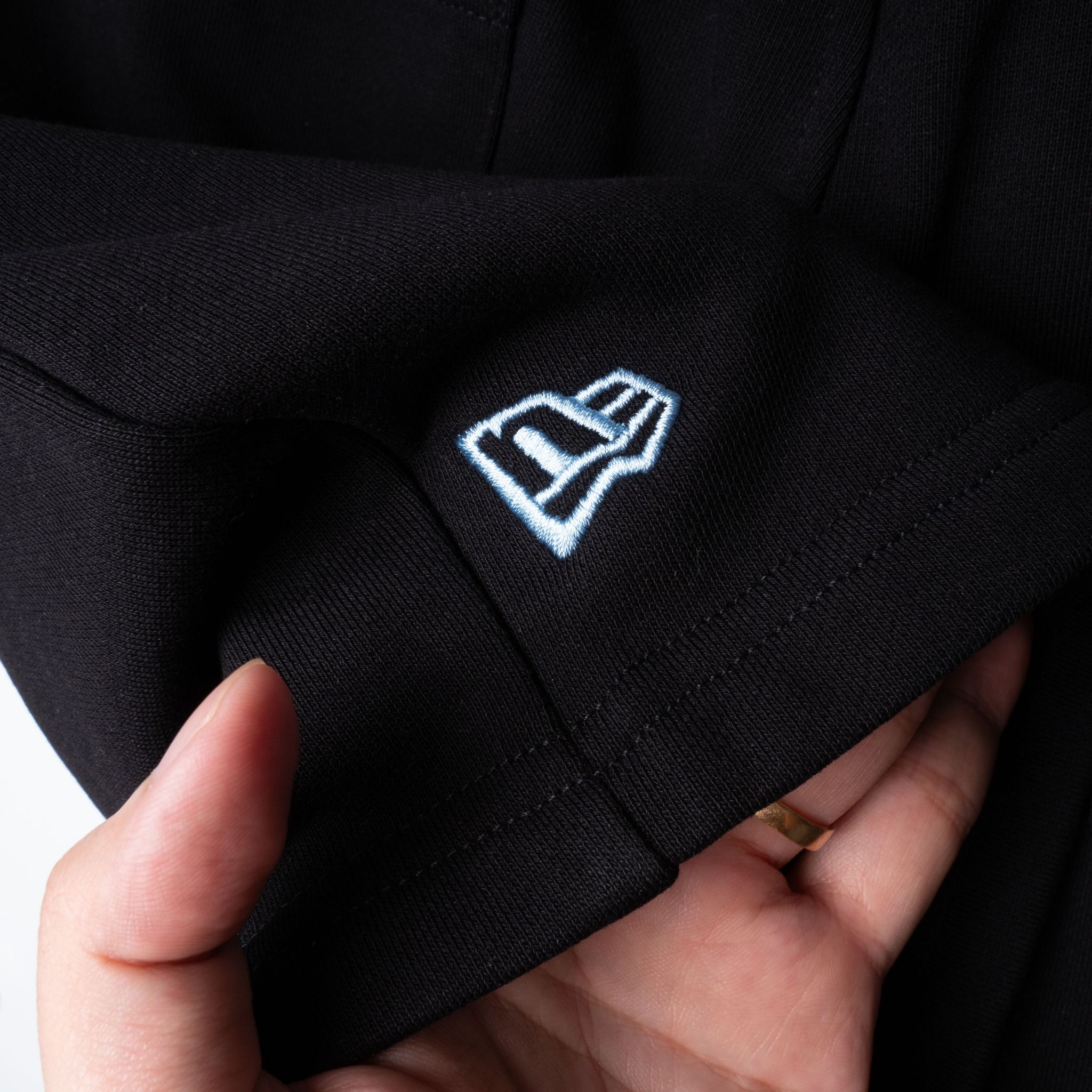 Short Thun NEW.ERA Logo B