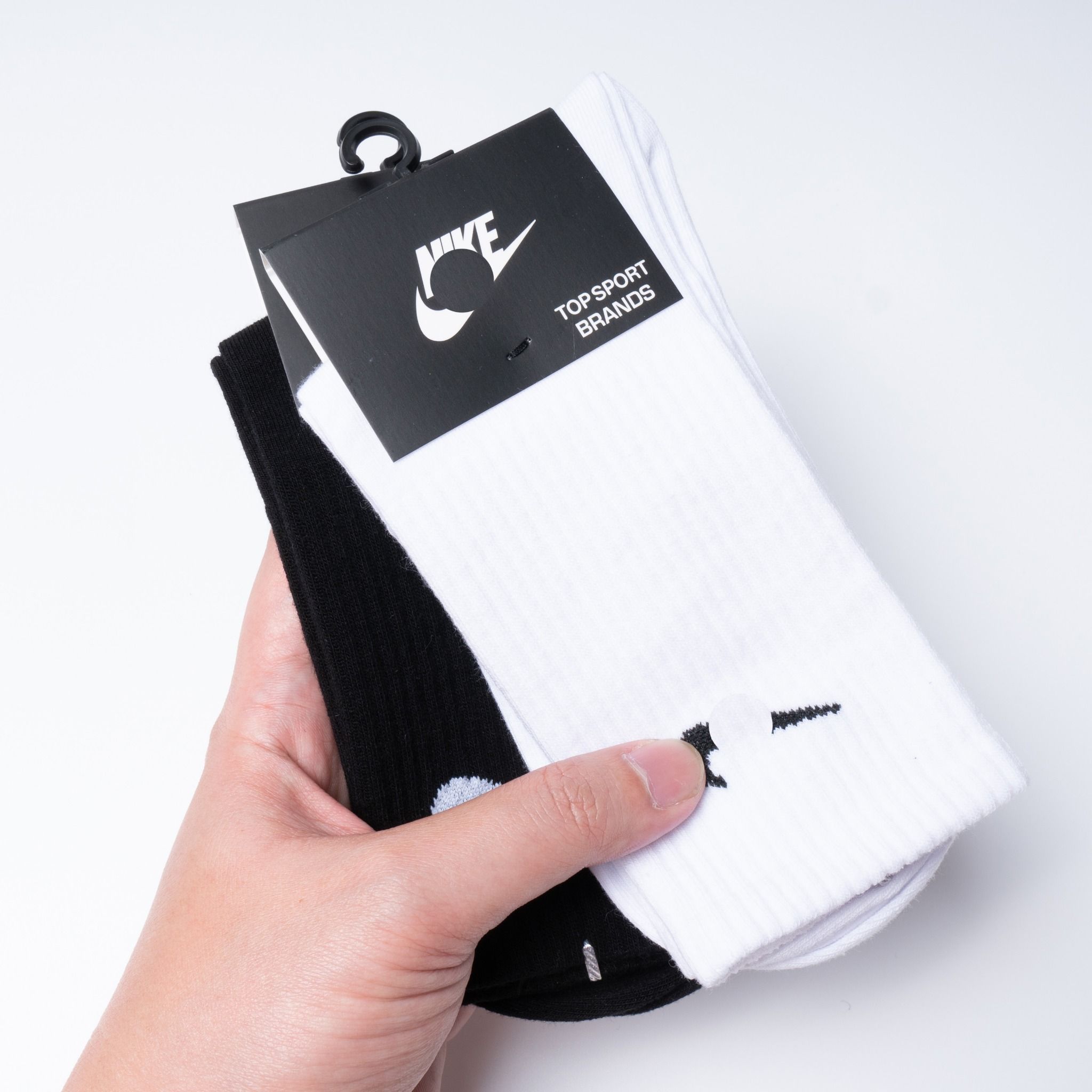 N.I.K.E BASIC SOCKS