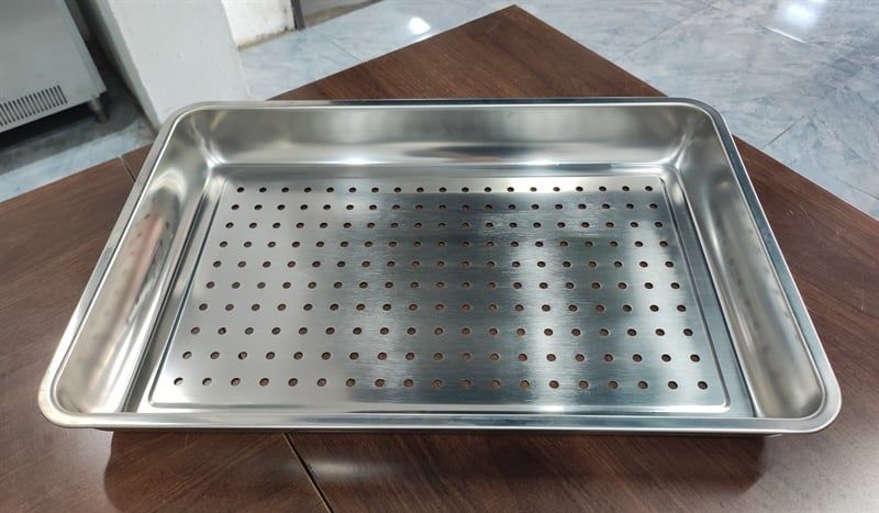 Khay lỗ inox 304 dùng cho tủ nấu cơm, KT 40x60x7cm (khay sâu, nấu 4kg/mẻ)