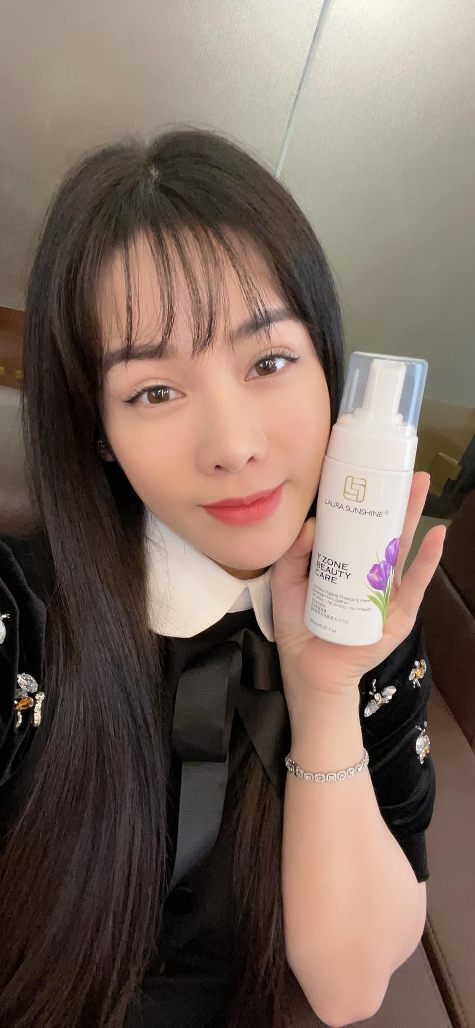 Bọt vệ sinh phụ nữ chiết xuất từ Nhụy hoa nghệ tây Saffon Y Zone Beauty Care Laura Sunshine Nhật Kim Anh 150ml