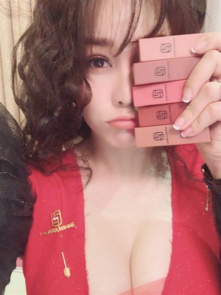 Son Nhật Kim Anh Laura Sunshine Lipstick