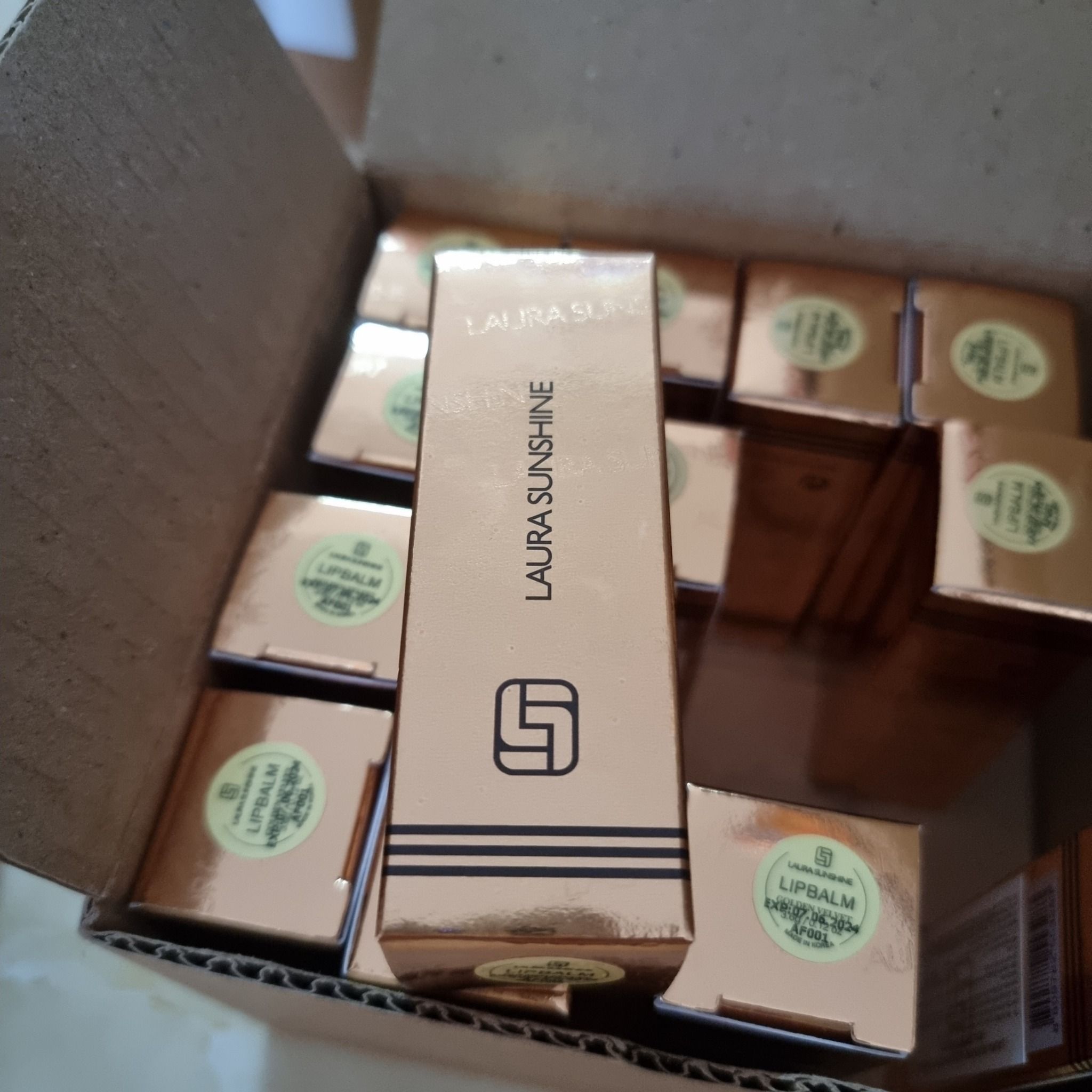 Son dưỡng Nhật Kim Anh mới - Golden Velvet Lipbalm