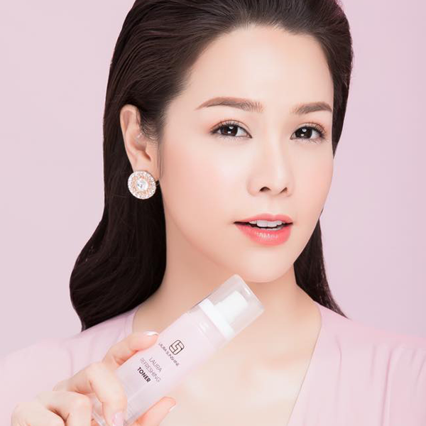 Tinh chất hoa hồng - Toner Laura Sunshine Nhật Kim Anh
