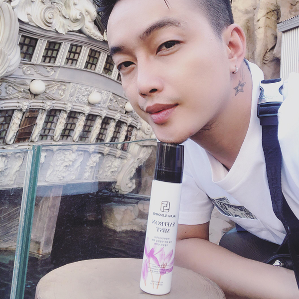 Xịt dưỡng Nhụy hoa Nghệ tây - Saffron Mist Laura Sunshine Nhật Kim Anh