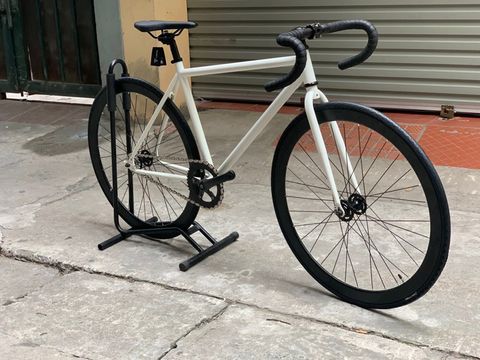 Xe fixed gear cơ bản khung thép tay cong