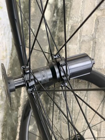 Vành carbon Four 8 Hub bontrager phanh má