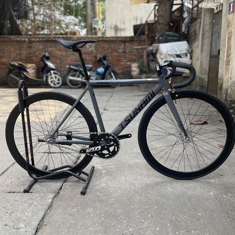 Xe đạp Fixed Gear Tsunami SNM100 màu Ghi Xám lắp tay phanh phụ