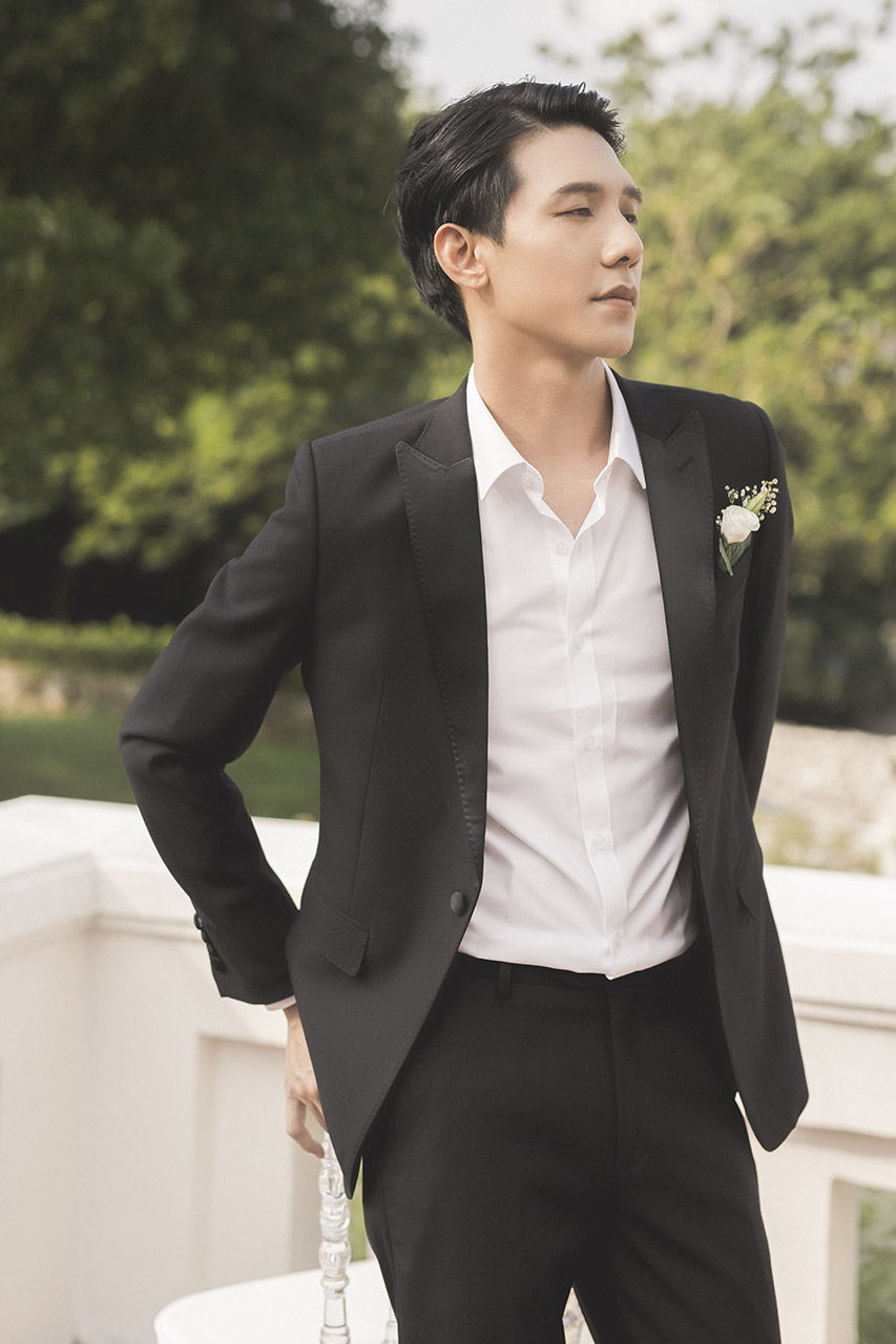 Vest nam ba lớp là outfit phù hợp cho những bữa tiệc sang trọng