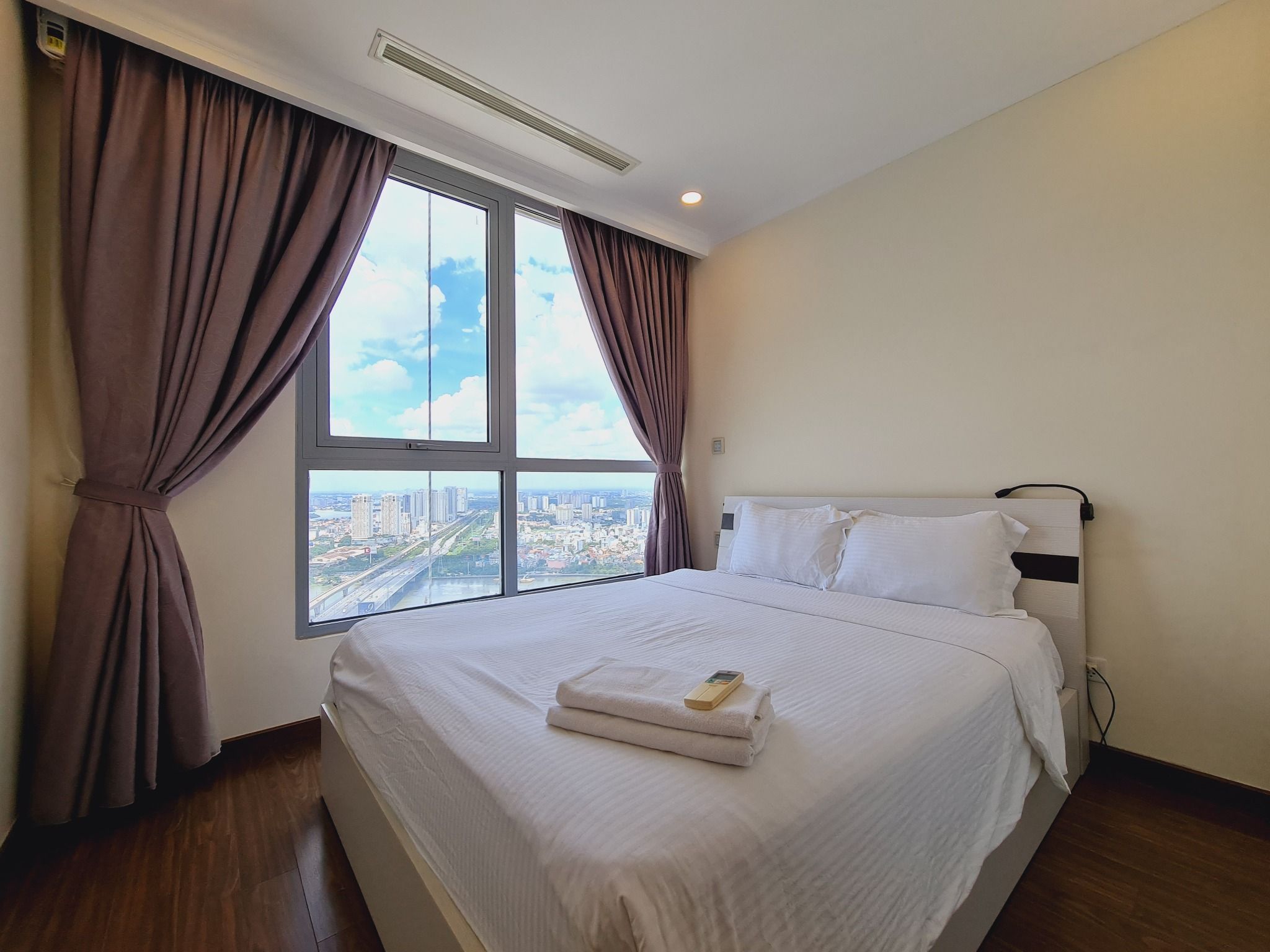  CĂN HỘ DỊCH VỤ 2 PHÒNG NGỦ VINHOMES CENTRAL PARK VIEW THOÁNG 