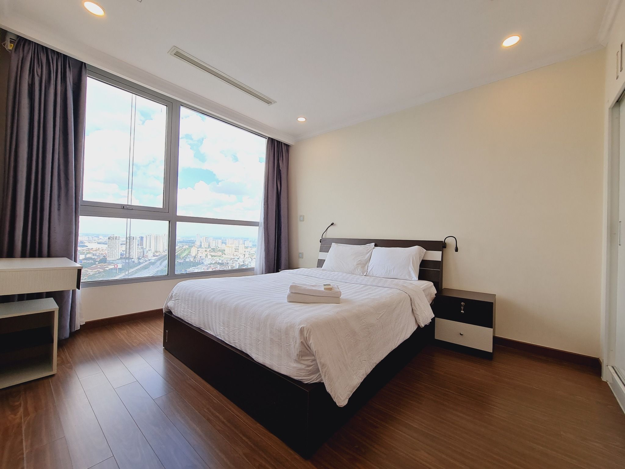  CĂN HỘ DỊCH VỤ 2 PHÒNG NGỦ VINHOMES CENTRAL PARK VIEW THOÁNG 