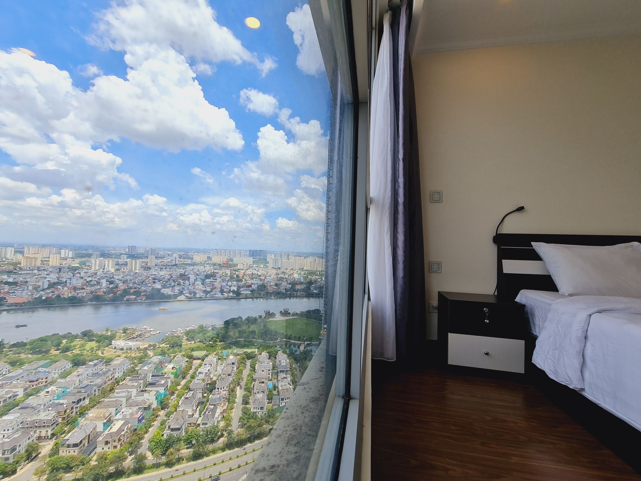  CĂN HỘ DỊCH VỤ 2 PHÒNG NGỦ VINHOMES CENTRAL PARK VIEW THOÁNG 