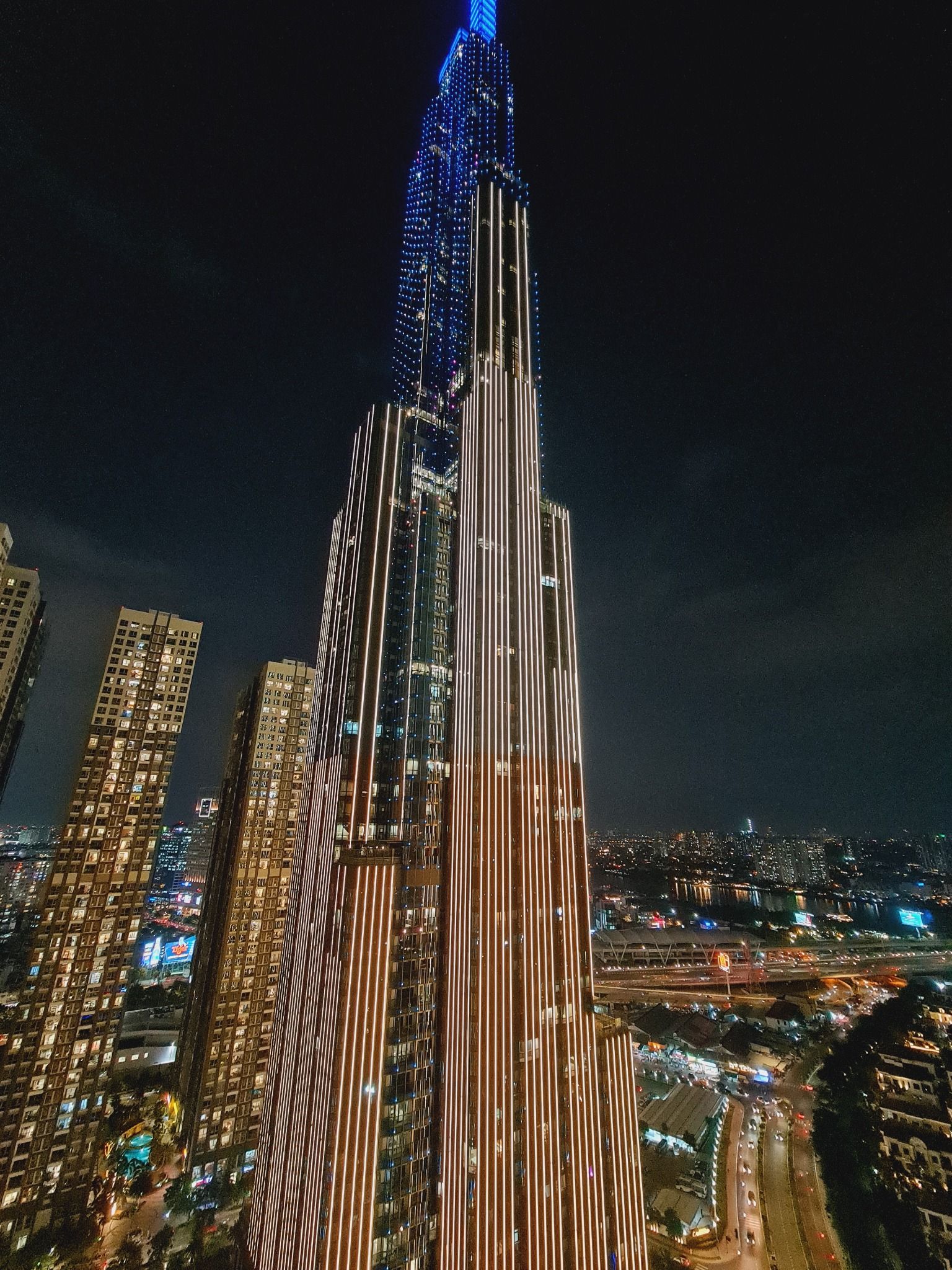  CĂN HỘ DỊCH VỤ 3 PHÒNG NGỦ VINHOMES CENTRAL PARK VIEW LANDMARK 81 