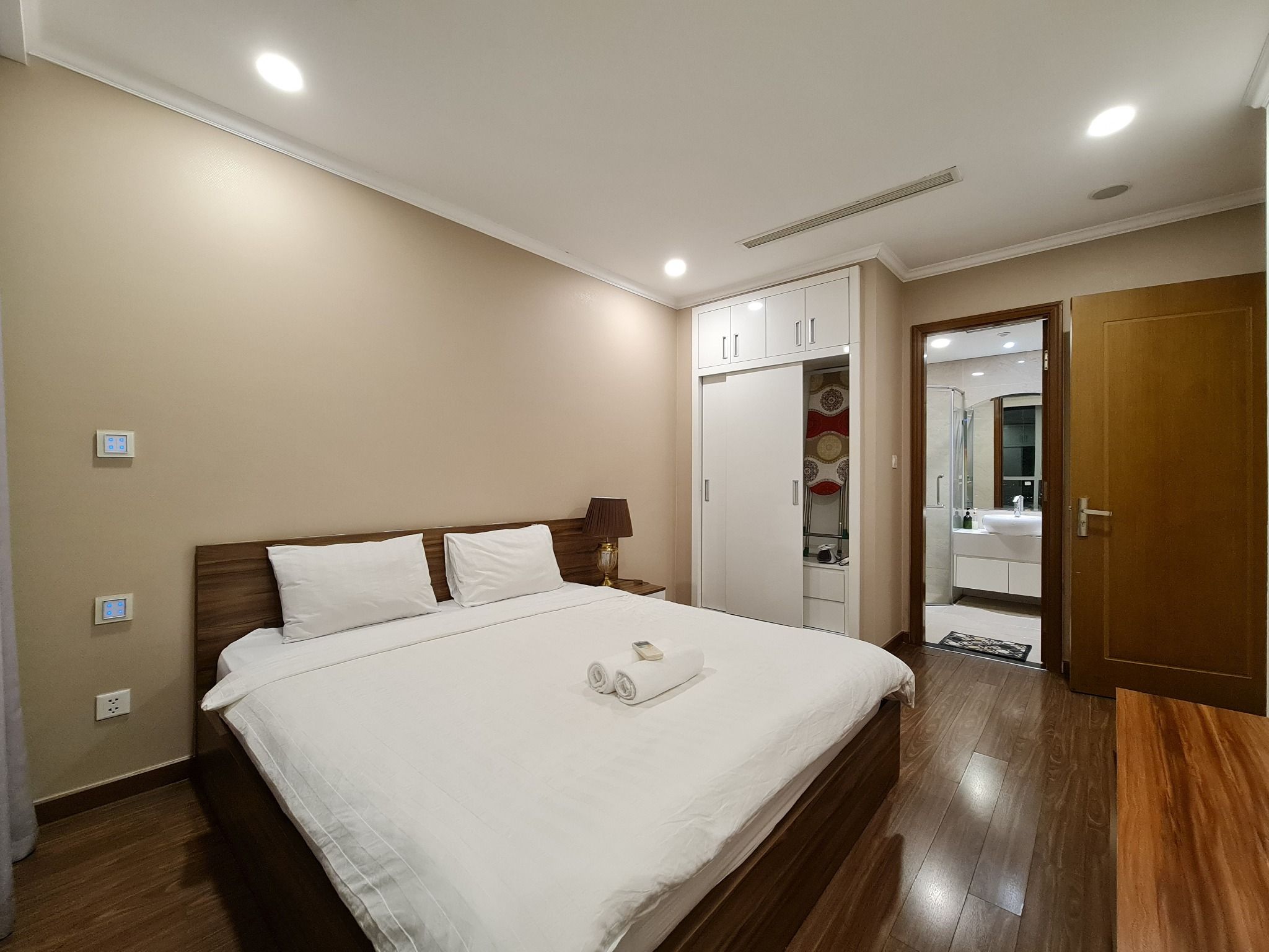  CĂN HỘ DỊCH VỤ 2 PHÒNG NGỦ VINHOMES CENTRAL PARK, NỘI THẤT SANG TRỌNG 