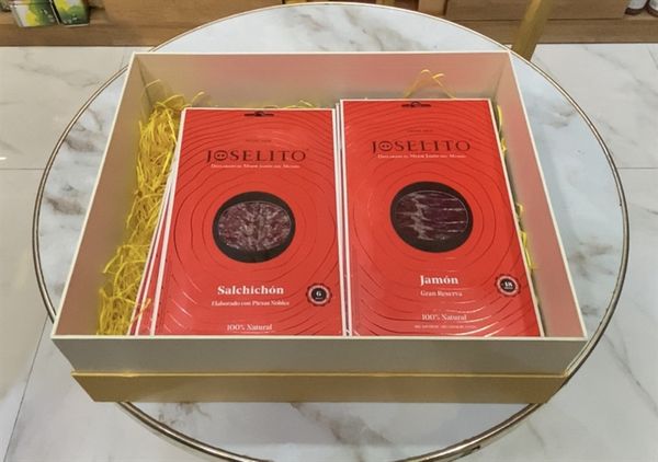 Gourmet Gift Box - Hộp quà tặng Joselito Thịt Heo Muối 48 Tháng và Xúc Xích Sachichon Cắt Lát