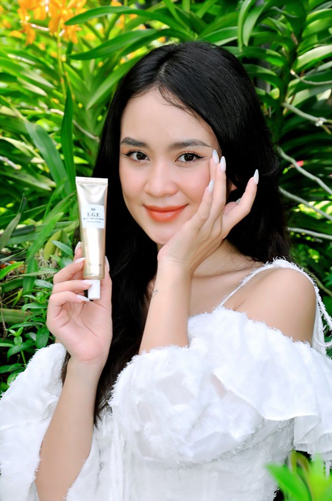 [KEM MẮT] Đánh Bay Bọng Mắt Chiết Xuất Đậu Nành & 7 Loại Thực Vật  Deoproce E.G.F Multi Care Eye Cream 30g