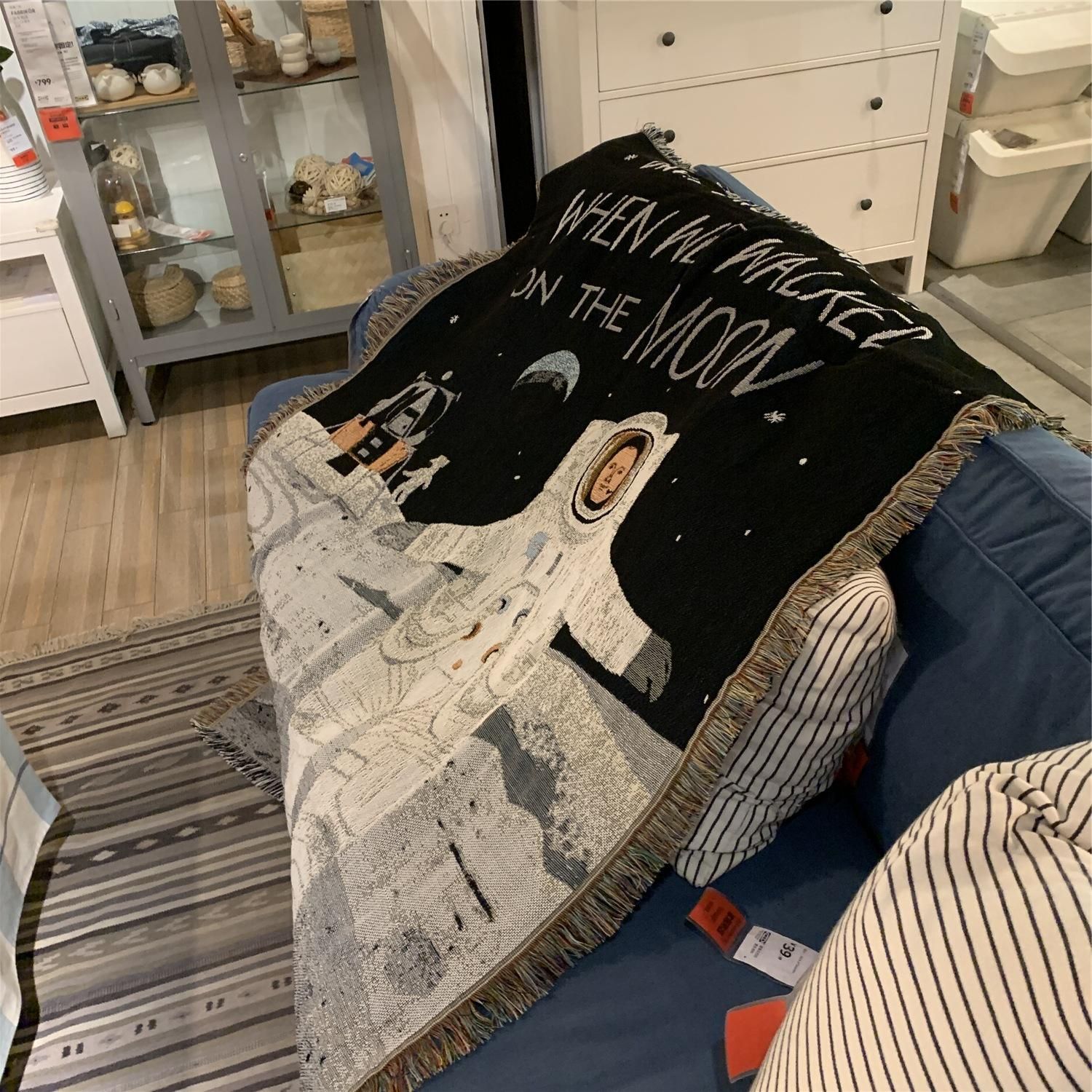Thảm When we walked on the moon