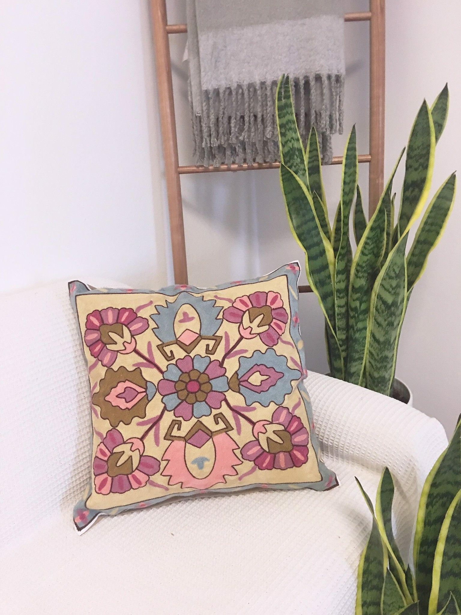 Vỏ gối Vintage thổ cẩm