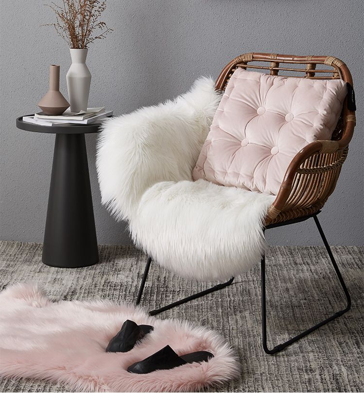 FUR RUG