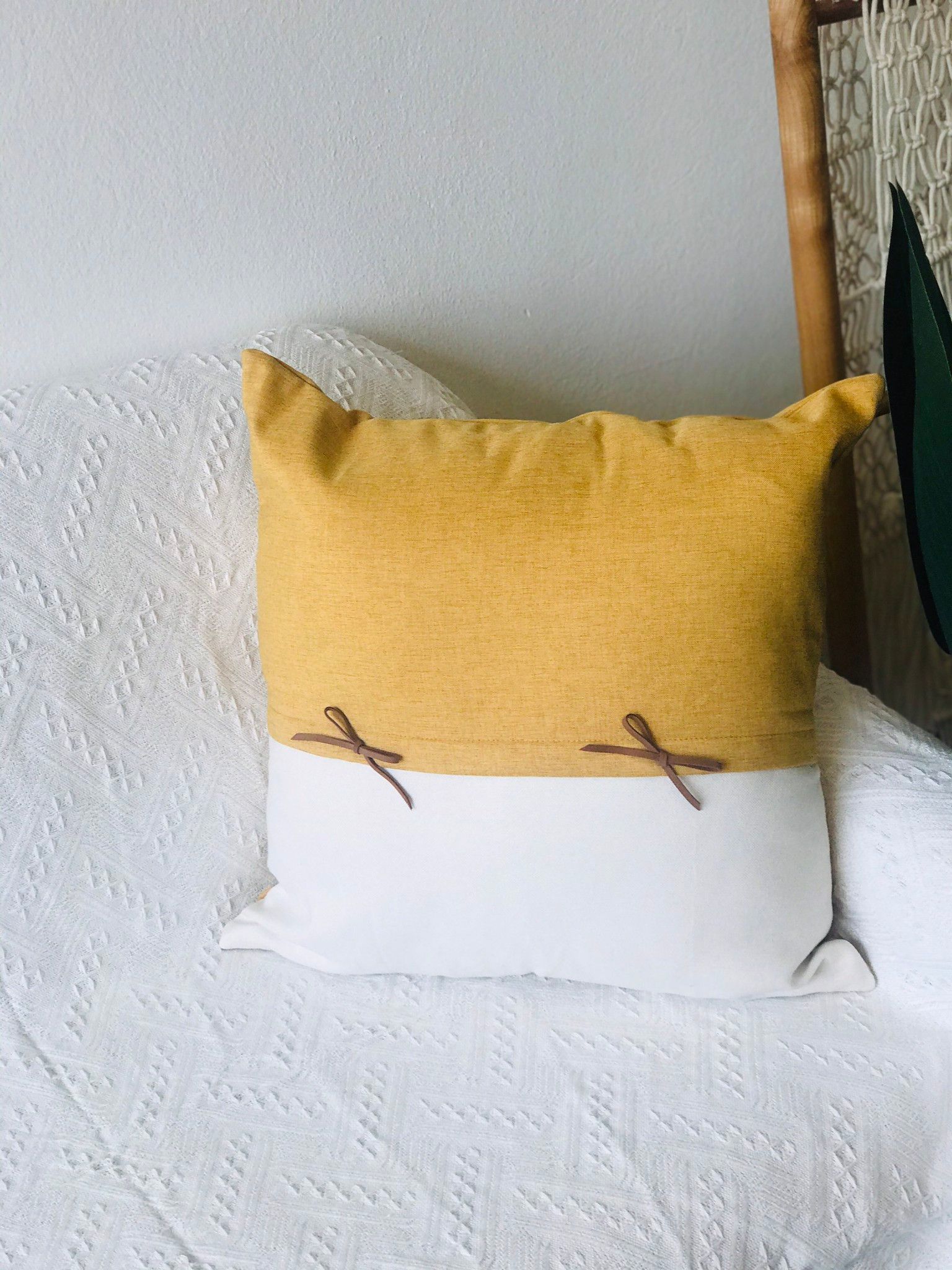 Vỏ gối Boho vàng