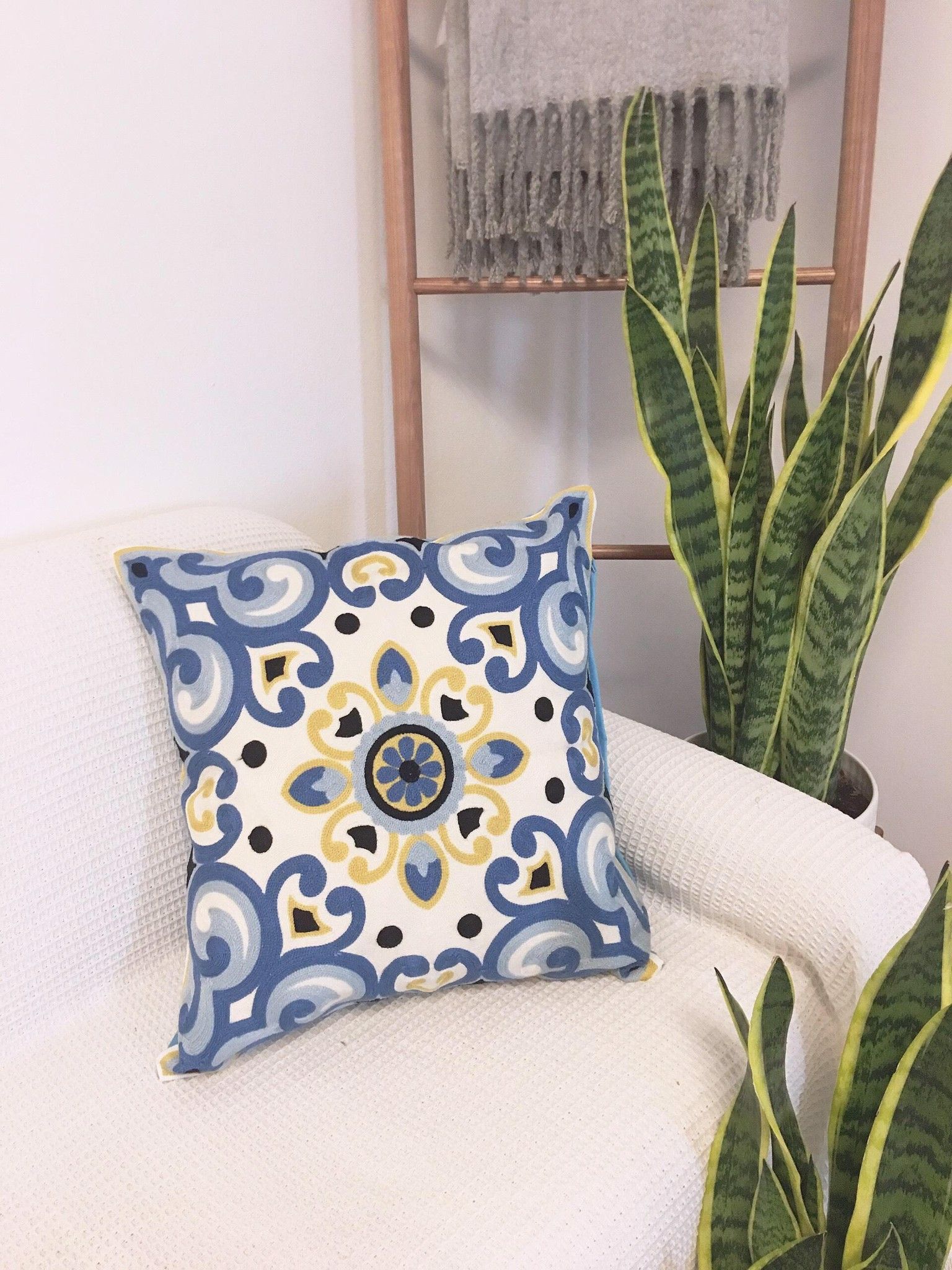 Vỏ gối Vintage thổ cẩm