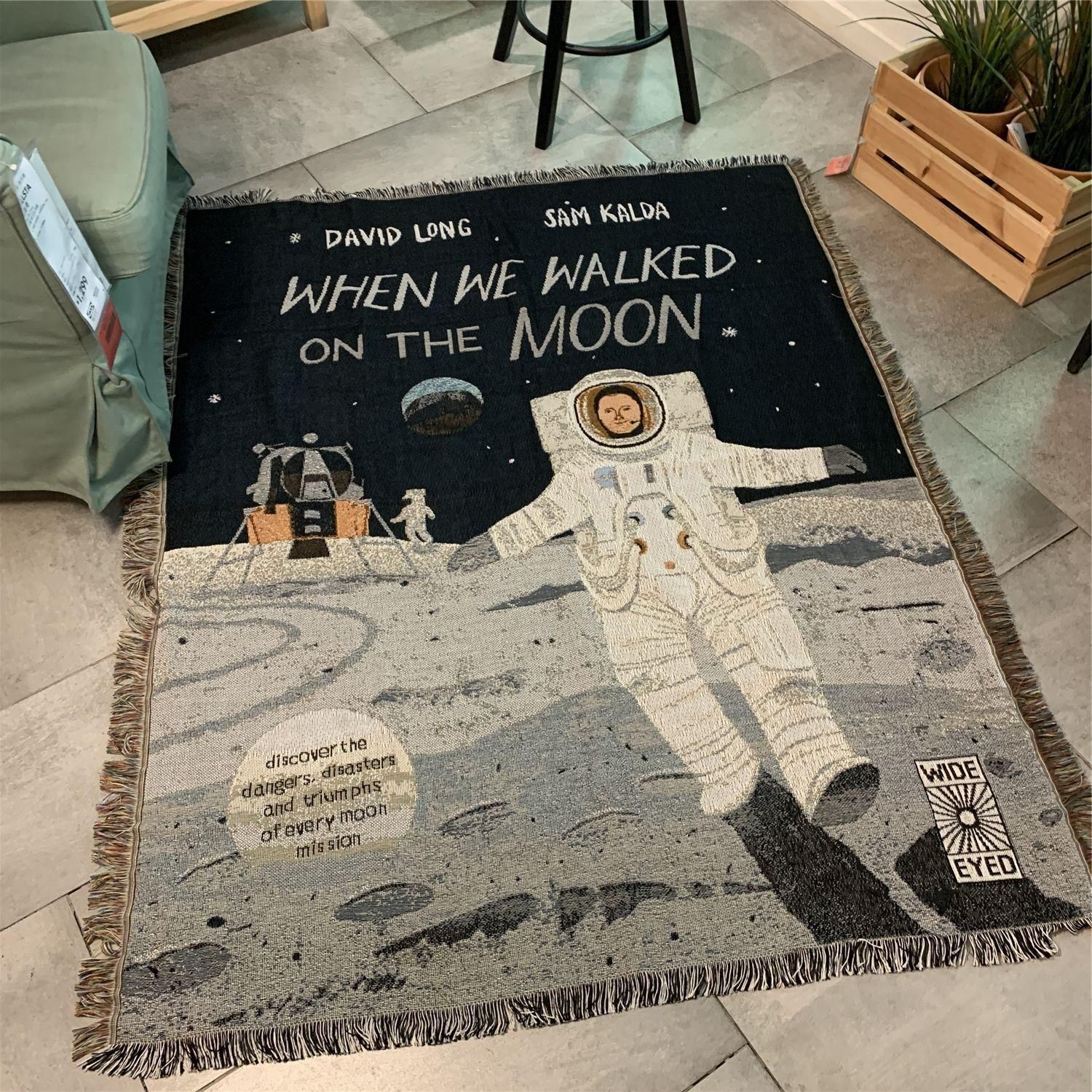 Thảm When we walked on the moon
