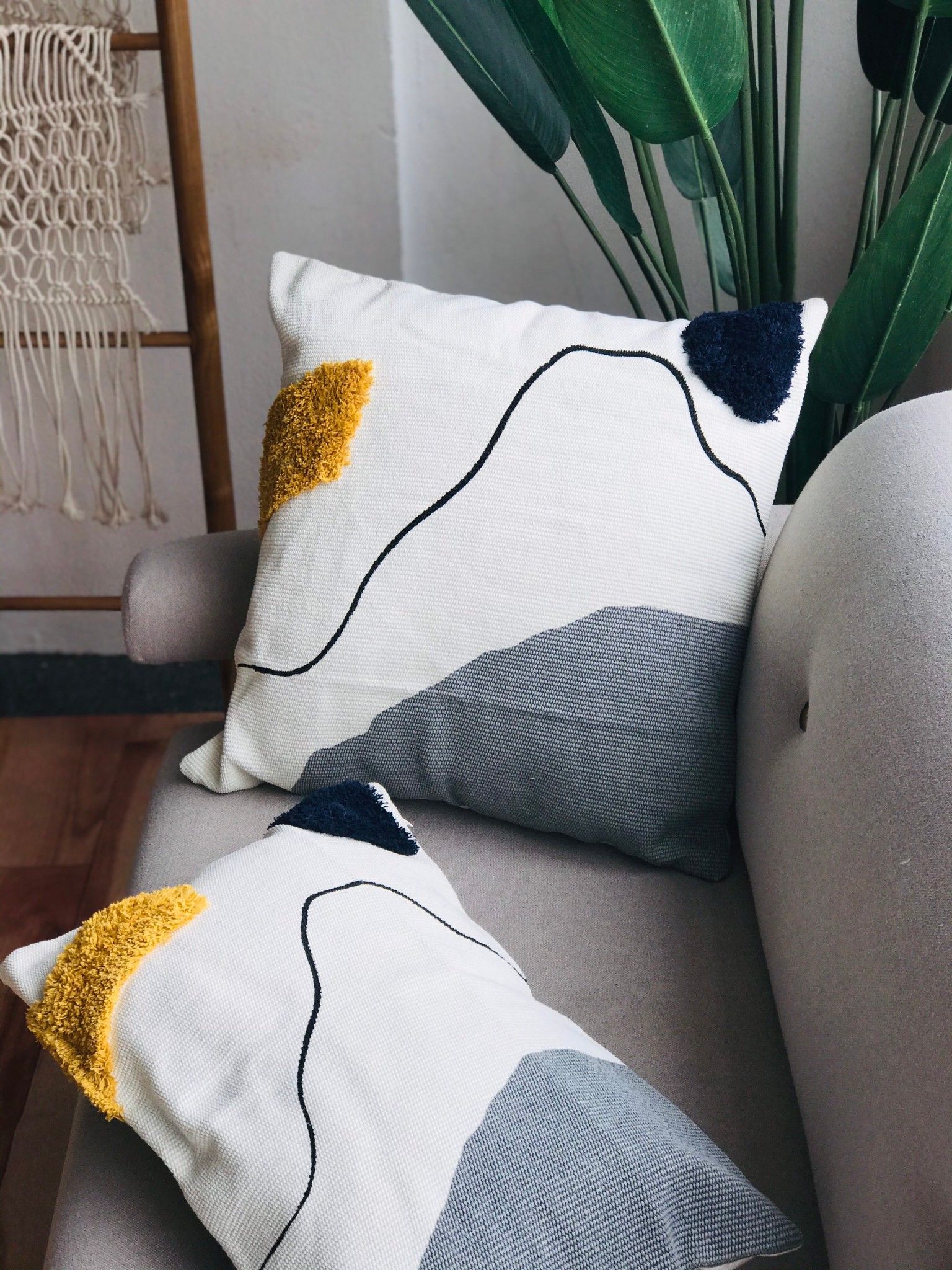 ABSTRACT PILLOWCASE