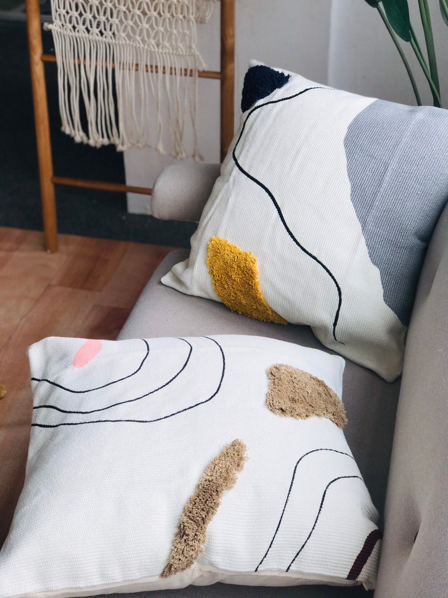 ABSTRACT PILLOWCASE