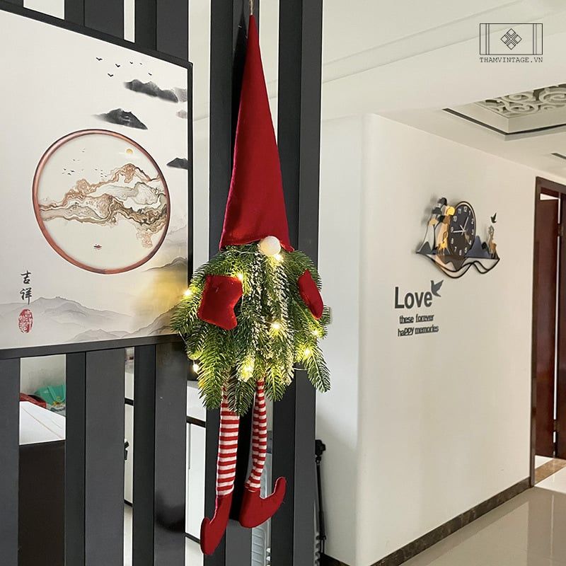 ÔNG GIÀ NOEL TỪ LÁ THÔNG TREO CỬA