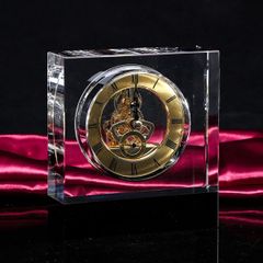 Đồng hồ pha lê độc đáo tại Hà Nội