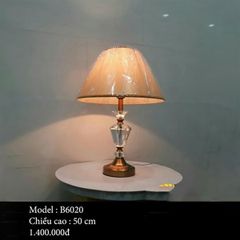 HT Đèn bàn trang trí thân pha lê, chao vải H=52cm (giá không bóng) B6020 HTDBTR-023