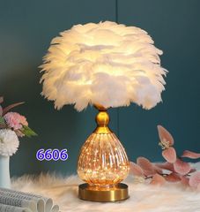 Đèn bàn trang trí lông vũ chao trắng 6606-WH, VLDBTR-182-AA