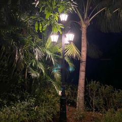 Đèn cột sân vườn màu đen thân nhôm 4 bóng VLNTCO-012