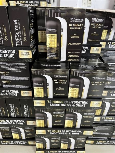 Set dầu gội và xả phục hồi tóc Tresemmé Ultimate Moisture