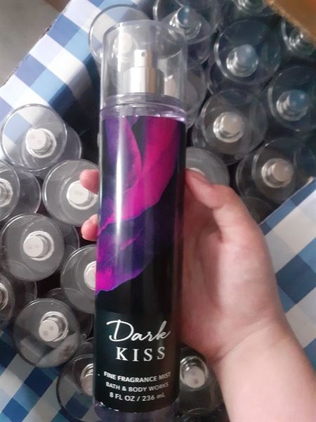 Xịt thơm toàn thân Dark Kiss - Bath and body works