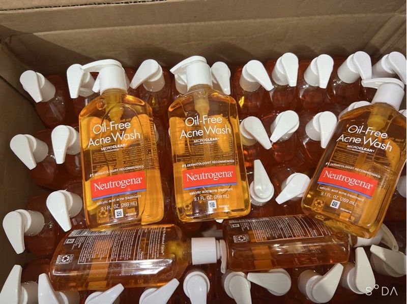 SỮA RỬA MẶT NEUTROGENA OIL-FREE ACNE WASH 269ML