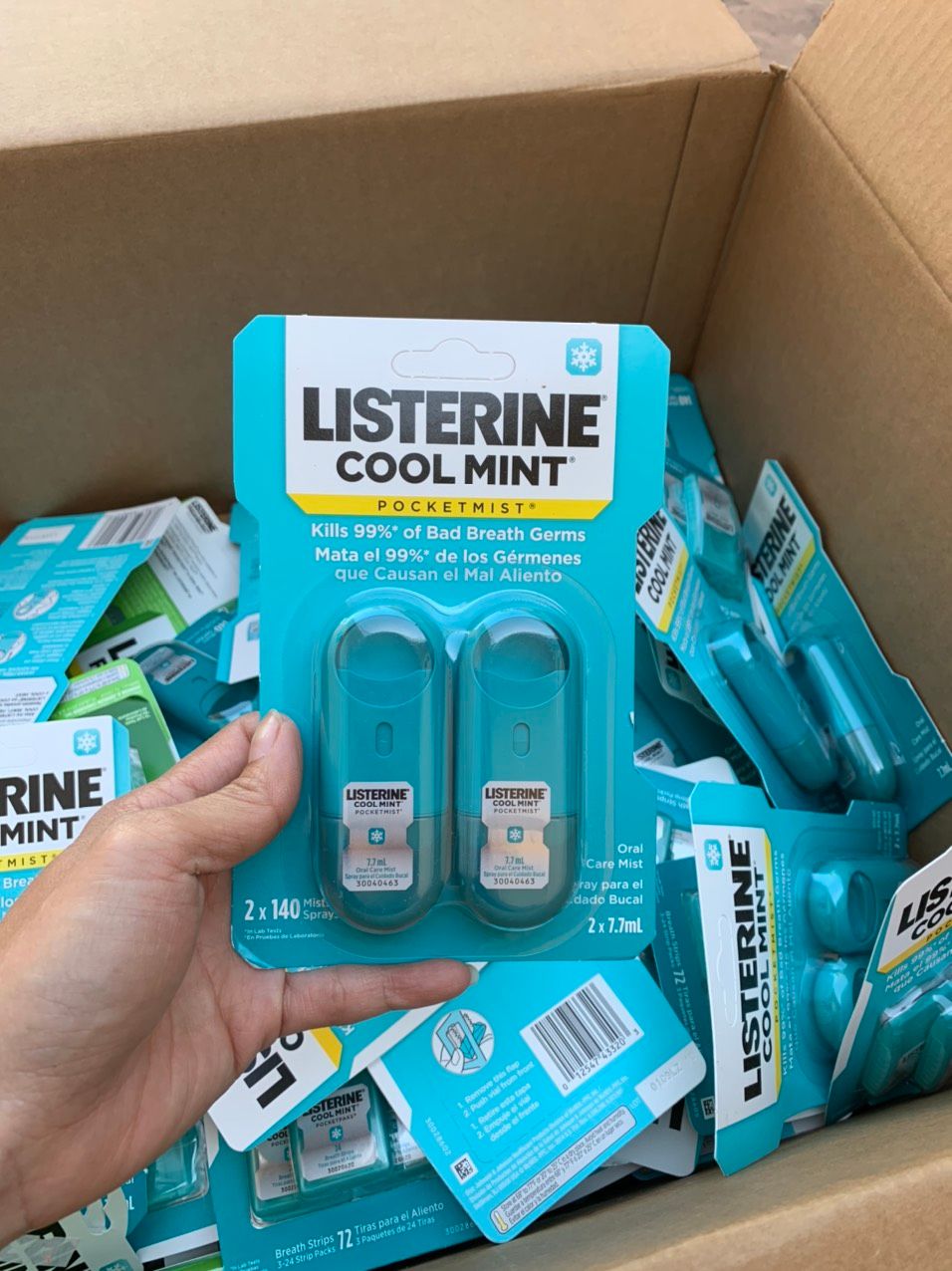 Set 2 Xịt thơm miệng Listerine Pocket Mist 7.7ml