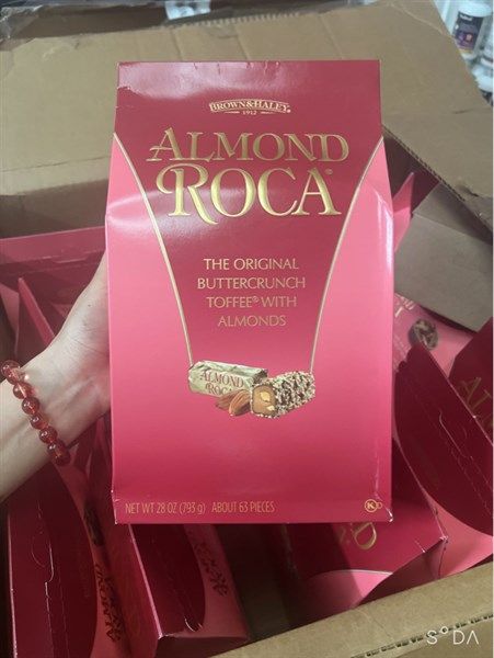 Chocolate Hạnh Nhân Brown & Haley Almond Roca 793g