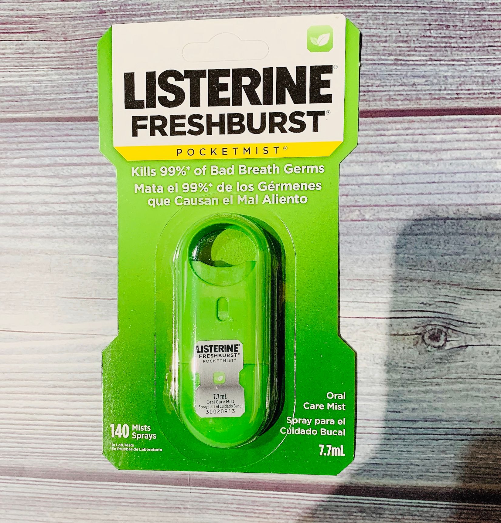 Set 1 Xịt thơm miệng Listerine Pocket Mist 7.7ml
