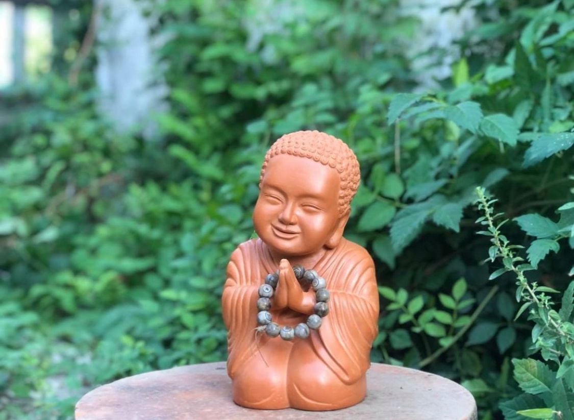 Tượng Chú Tiểu Đất Nung Chắp Tay - TTT54