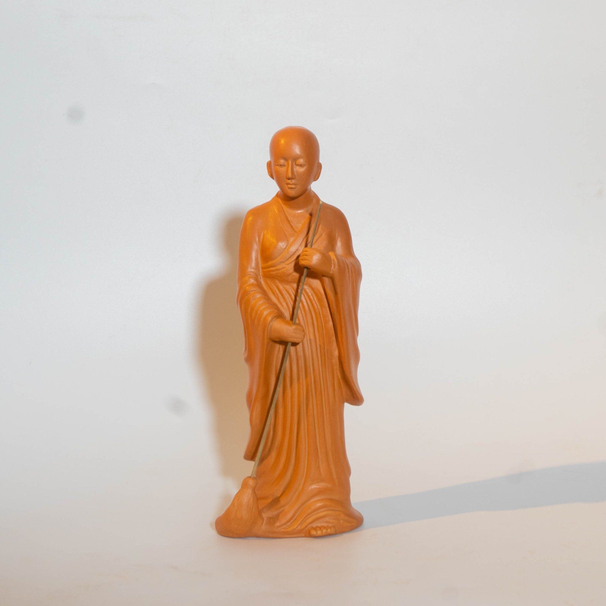Tượng Sư Cô Quét Sân - TTT120