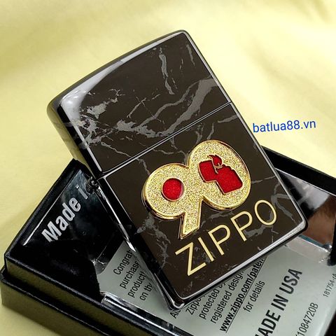 Bật Lửa Zippo 90th kỷ niệm thành lập hãng logo 90 năm mạ vàng nền mạ Pramium vân đá Z310